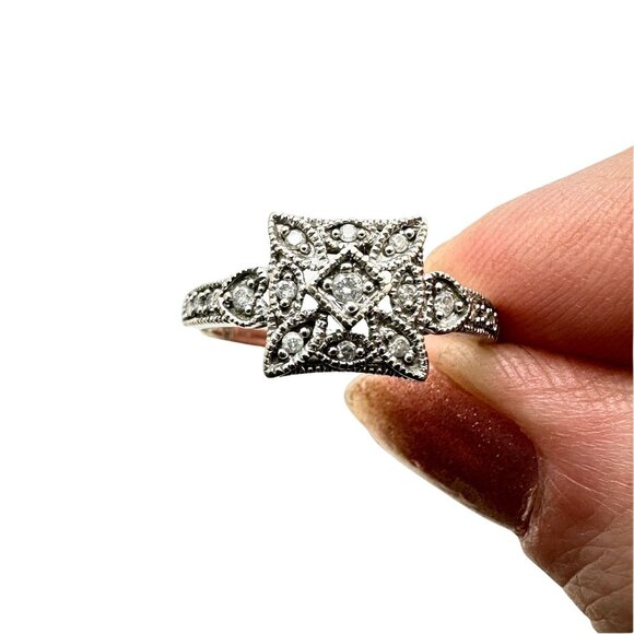 Vintage 14K White Gold Diamond Cluster Ring 2.6 Grams Size 8.5 - Picture 3 of 3